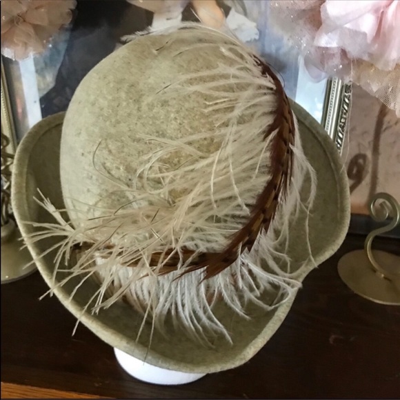VINTAGE JUNIOR SEASONS 1960'S BEIGE WOOL AND FEATHER ACCENT HAT - Picture 5 of 10